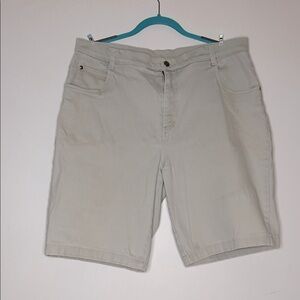 Cherokee Women's Light Gray Bermudas